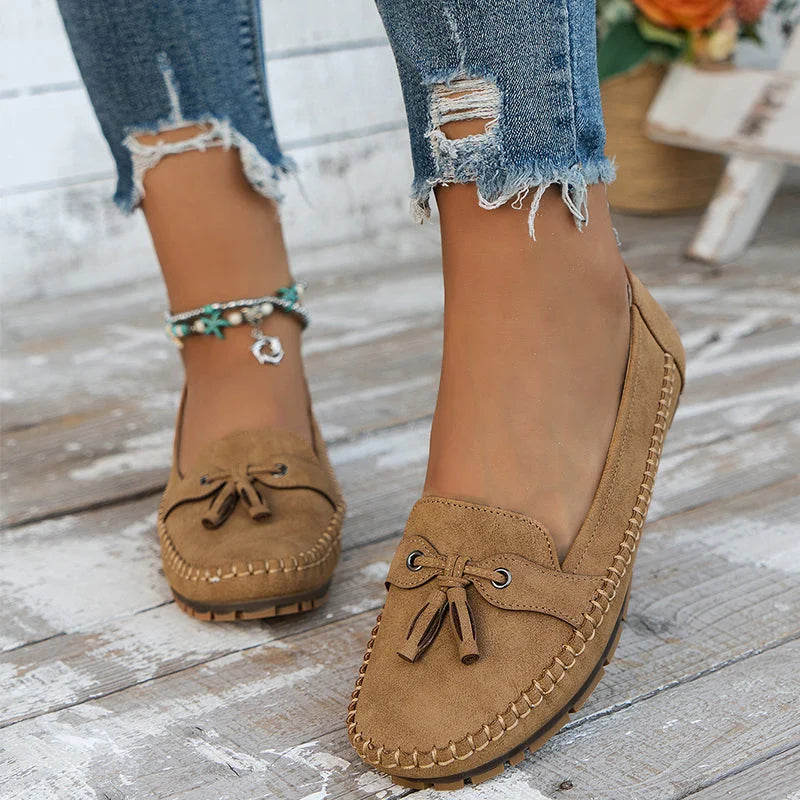 Women's suede slip-on loafers with front tassels and moccasin stitching – Brown