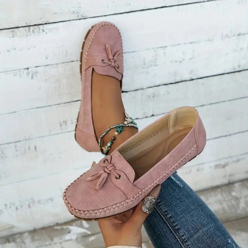 Women's suede slip-on loafers with front tassels and moccasin stitching – Pink