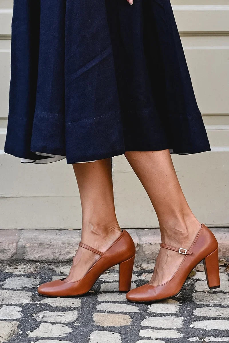 Women's low-heel Mary-Jane pumps with adjustable buckle strap – Brown