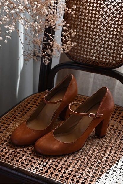 Women's low-heel Mary-Jane pumps with adjustable buckle strap – Brown