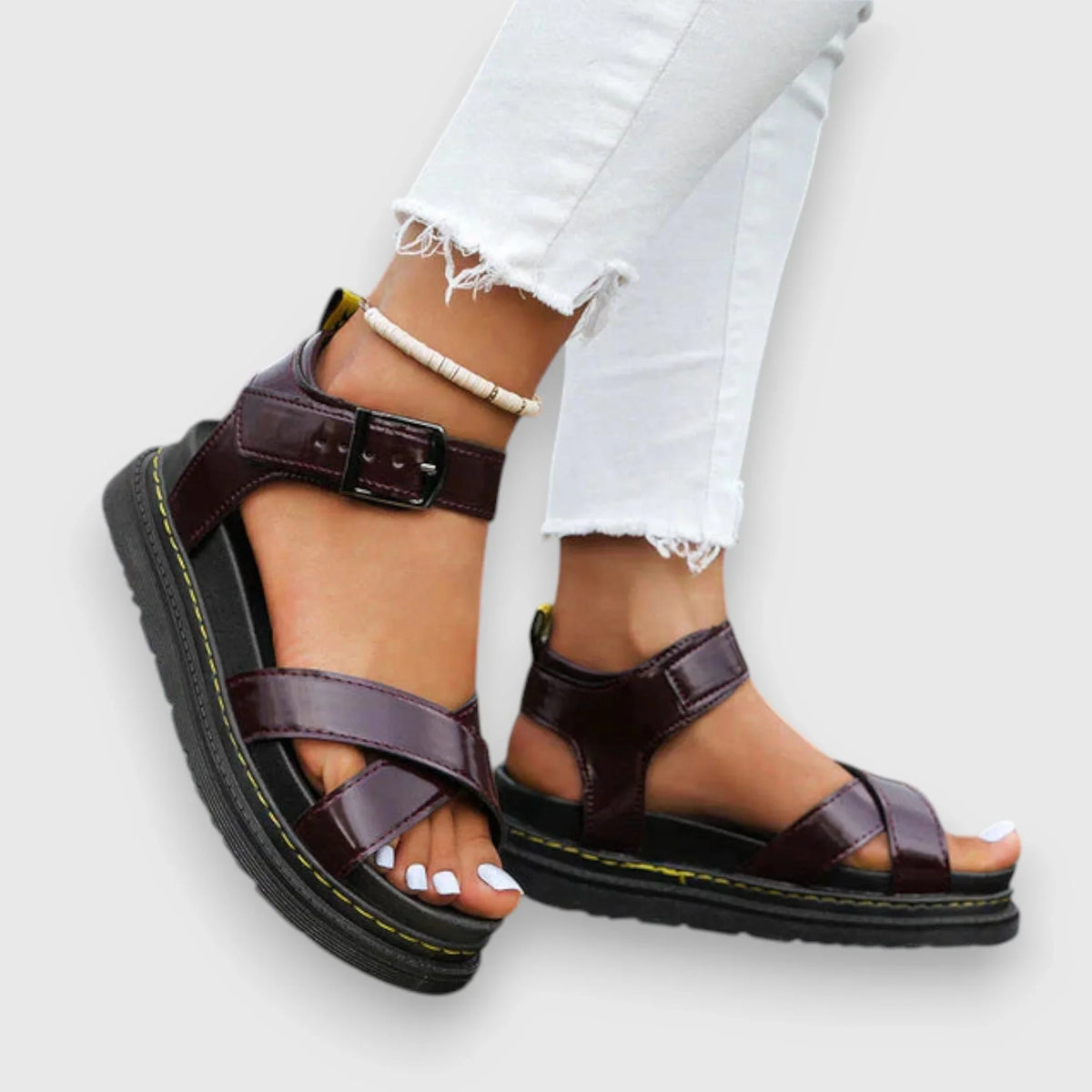 Women's faux leather platform sandals with criss-cross adjustable straps – Brown