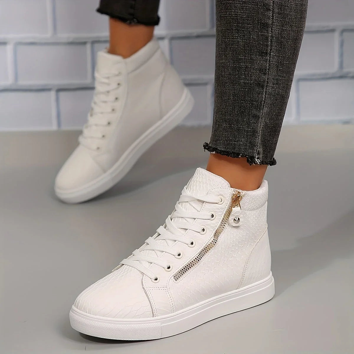 Women's textured faux leather high-top sneakers with lace-up and side-zipper – White