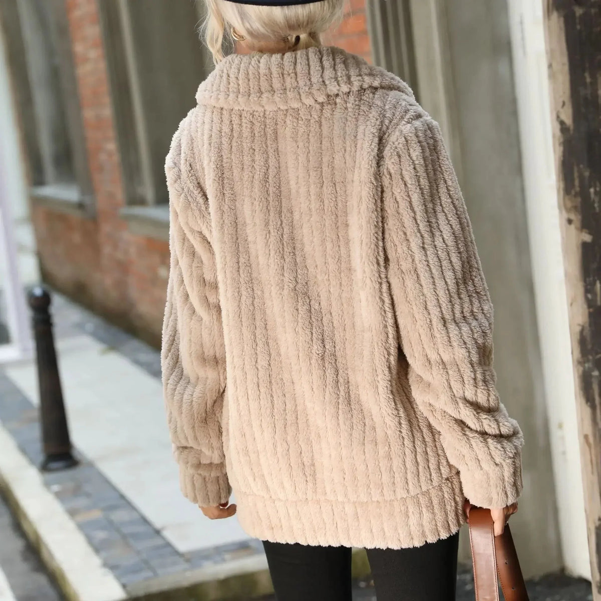 Women's textured sherpa fleece jacket with full-zip and wide collar