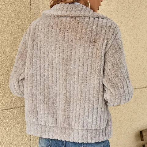 Women's textured sherpa fleece jacket with full-zip and wide collar