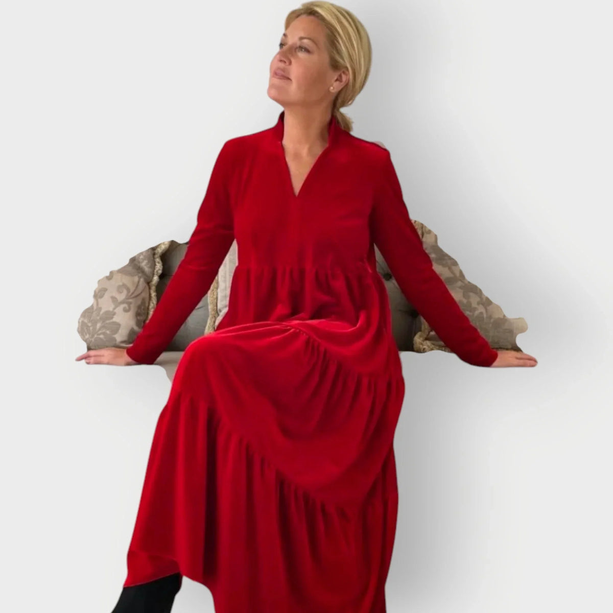 Women's velvet tiered midi dress with V-neck and long-sleeve design – Red