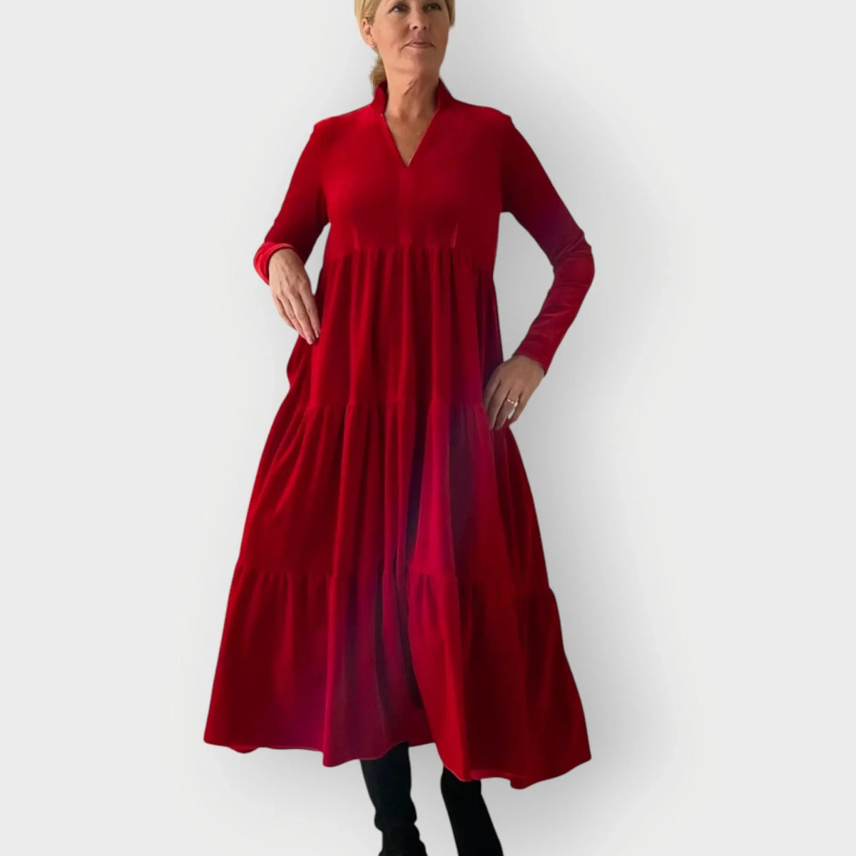 Women's velvet tiered midi dress with V-neck and long-sleeve design – Red