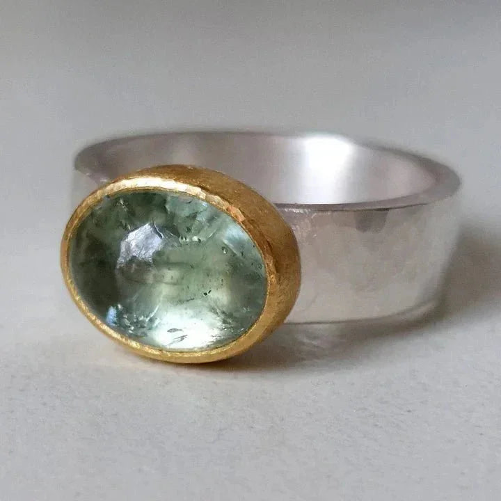 Women's vintage hammered tone ring with oval and bezel – Silver