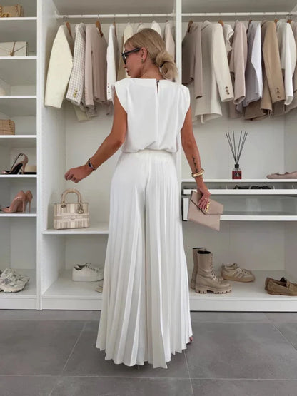 Women's pants set with cap-sleeve top and wide-leg pleated pants