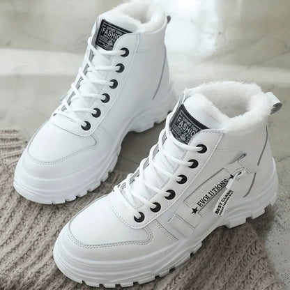 Women's winter faux fur-lined lace-up ankle boots with chunky sole – White