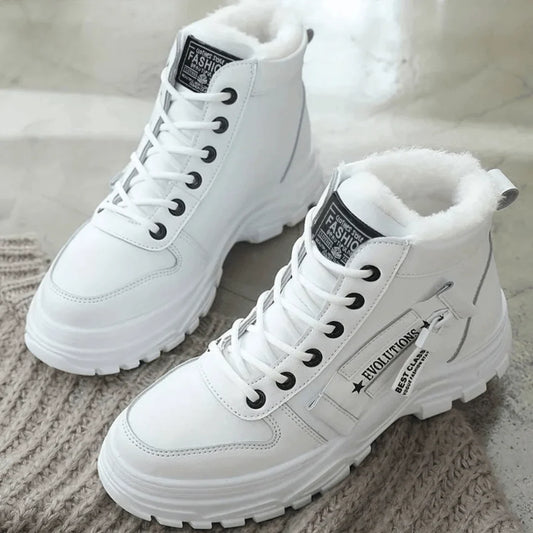 Women's winter faux fur-lined lace-up ankle boots with chunky sole – White