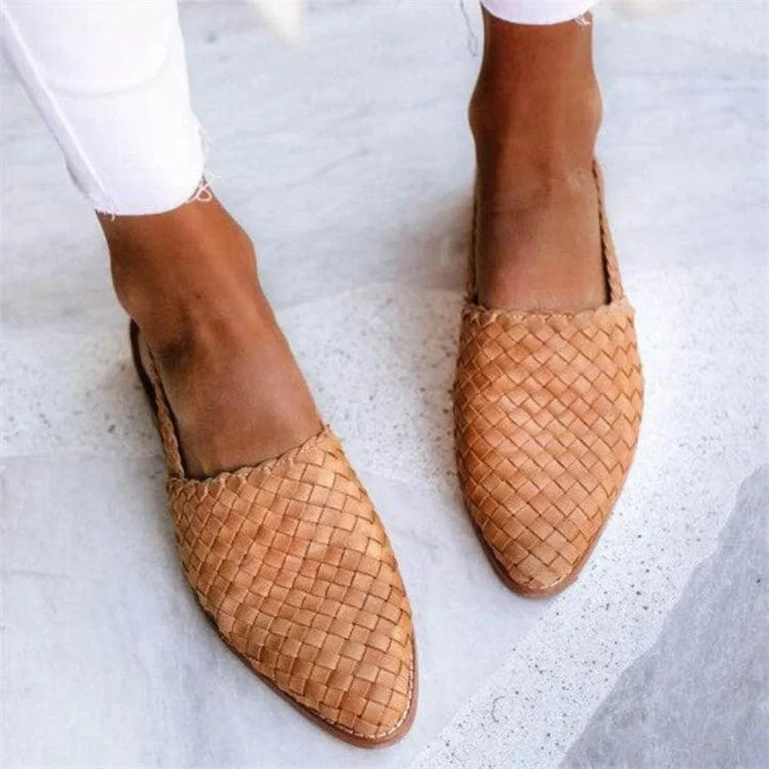 Women's woven vegan leather pointed-toe flats with slingback strap – Light Brown